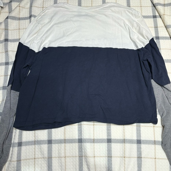 Hollister Women’s Large Long Sleeve Cropped Shirt - Picture 2 of 3